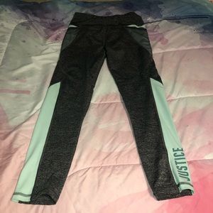 Cute leggings with mesh pockets